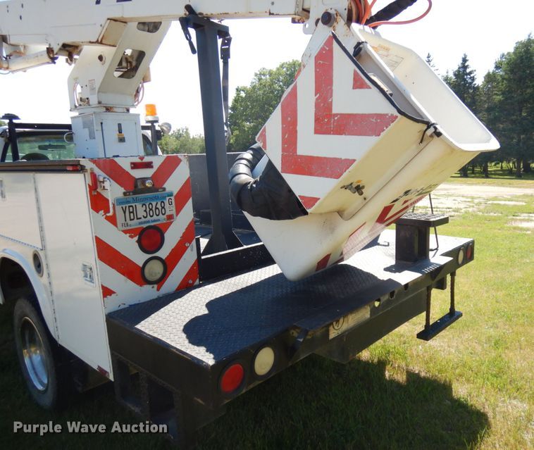 image for item IL9838 2002 Ford F450  bucket truck
