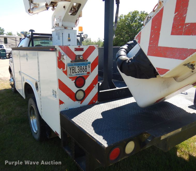 image for item IL9838 2002 Ford F450  bucket truck