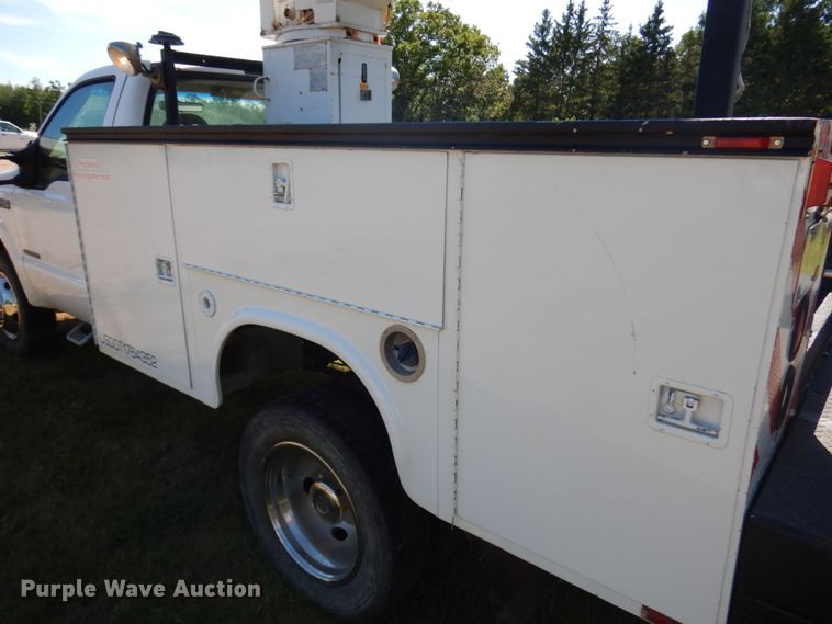 image for item IL9838 2002 Ford F450  bucket truck