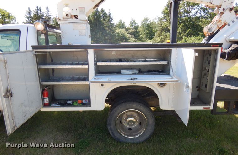 image for item IL9838 2002 Ford F450  bucket truck
