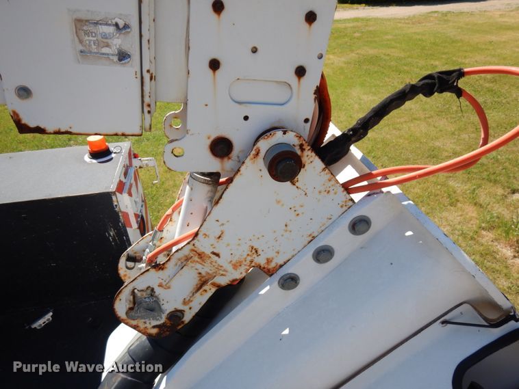 image for item IL9838 2002 Ford F450  bucket truck