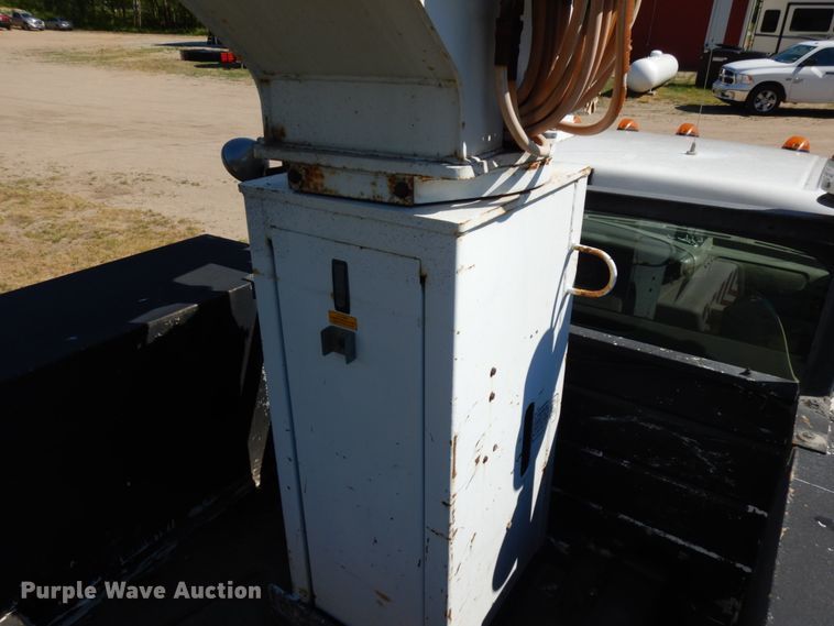 image for item IL9838 2002 Ford F450  bucket truck