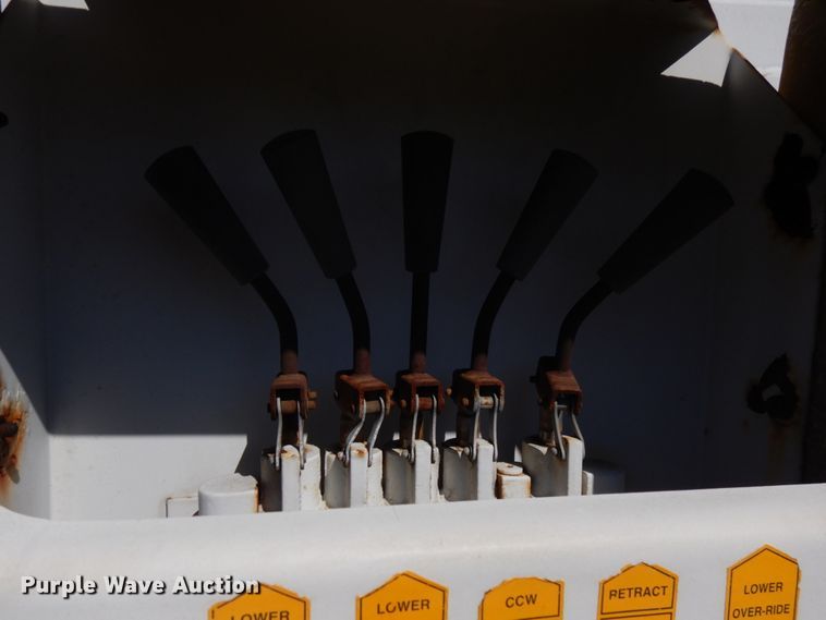 image for item IL9838 2002 Ford F450  bucket truck