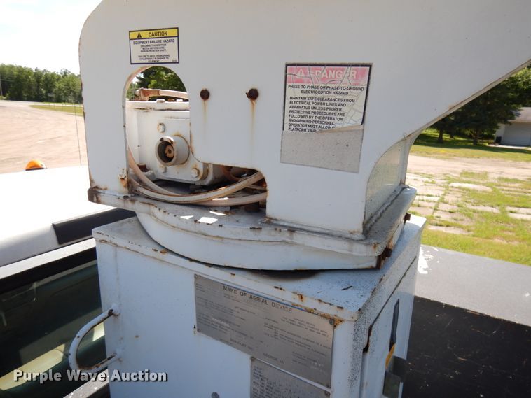 image for item IL9838 2002 Ford F450  bucket truck