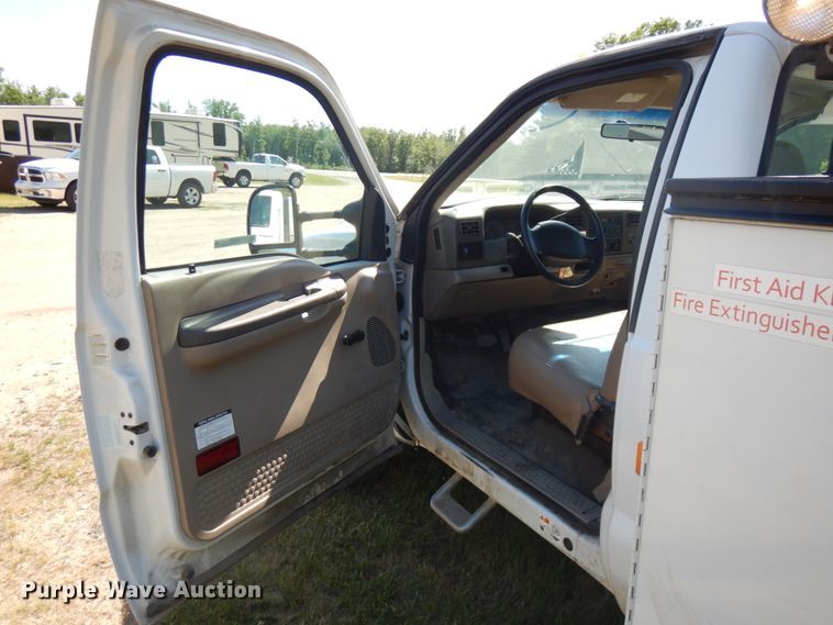 image for item IL9838 2002 Ford F450  bucket truck