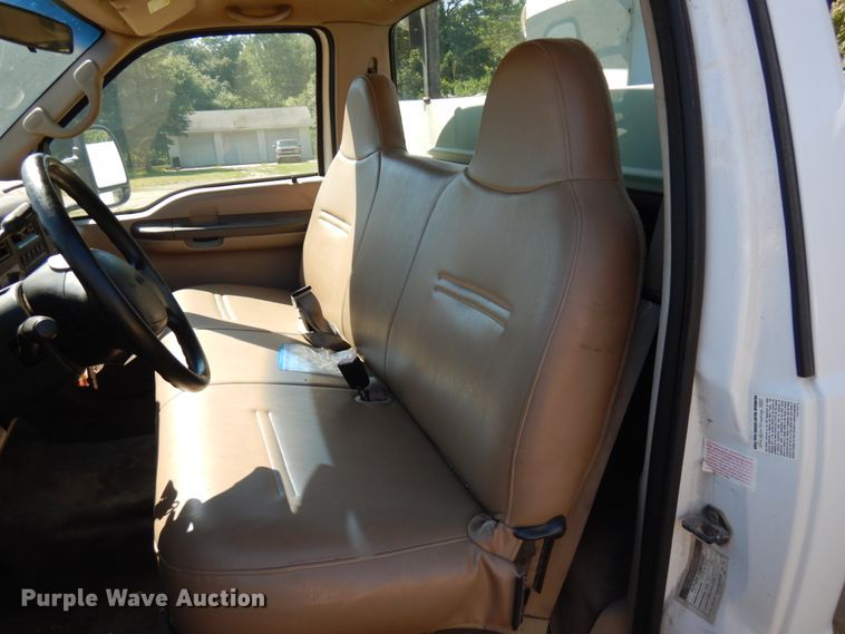 image for item IL9838 2002 Ford F450  bucket truck