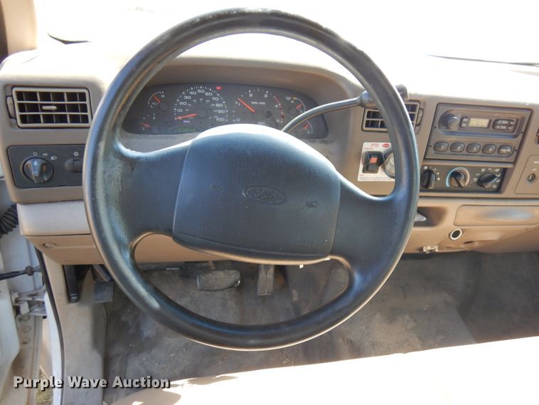 image for item IL9838 2002 Ford F450  bucket truck