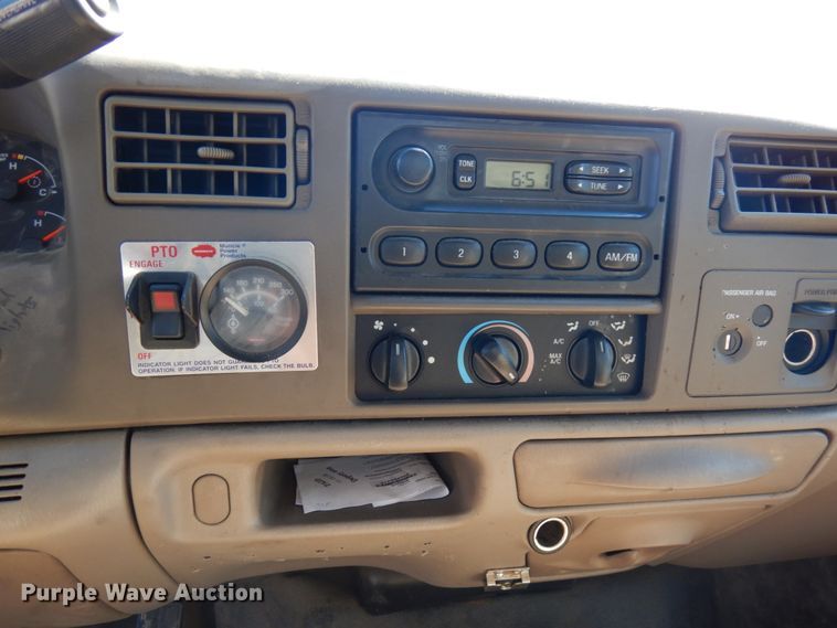 image for item IL9838 2002 Ford F450  bucket truck