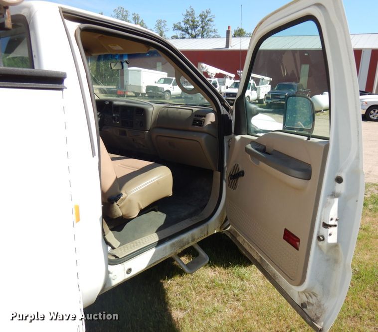 image for item IL9838 2002 Ford F450  bucket truck