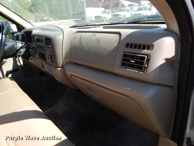 image for item IL9838 2002 Ford F450  bucket truck