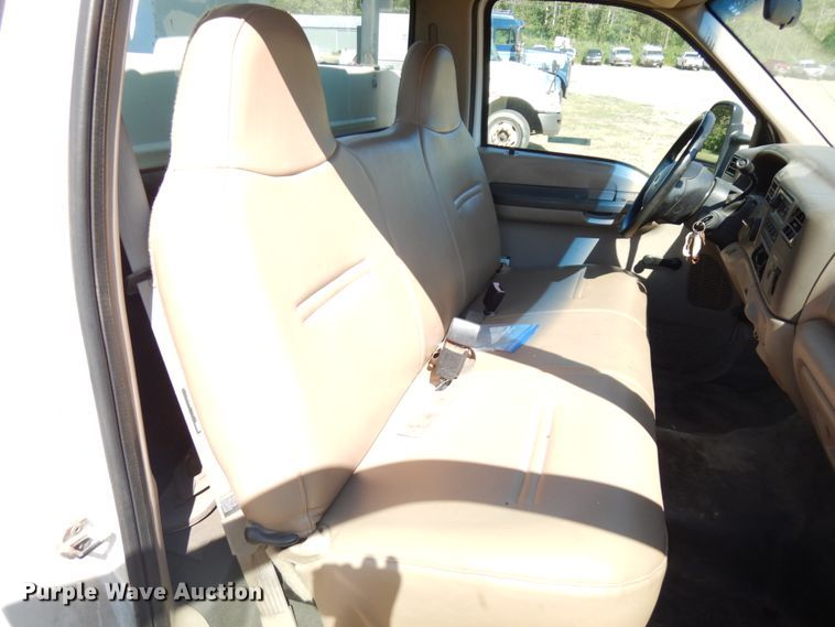 image for item IL9838 2002 Ford F450  bucket truck