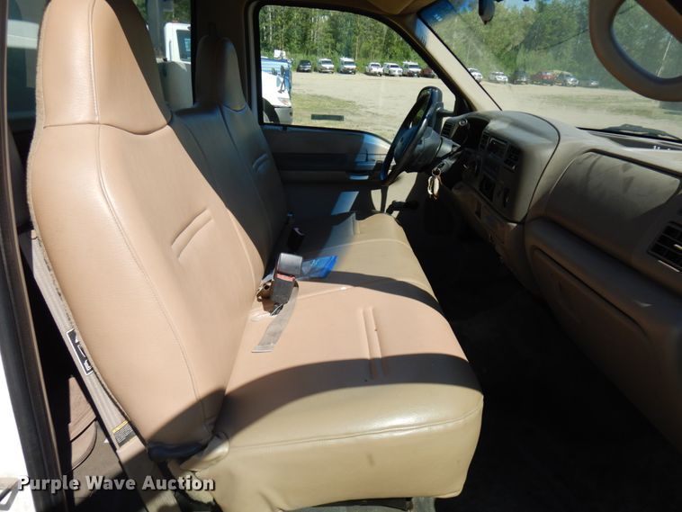 image for item IL9838 2002 Ford F450  bucket truck