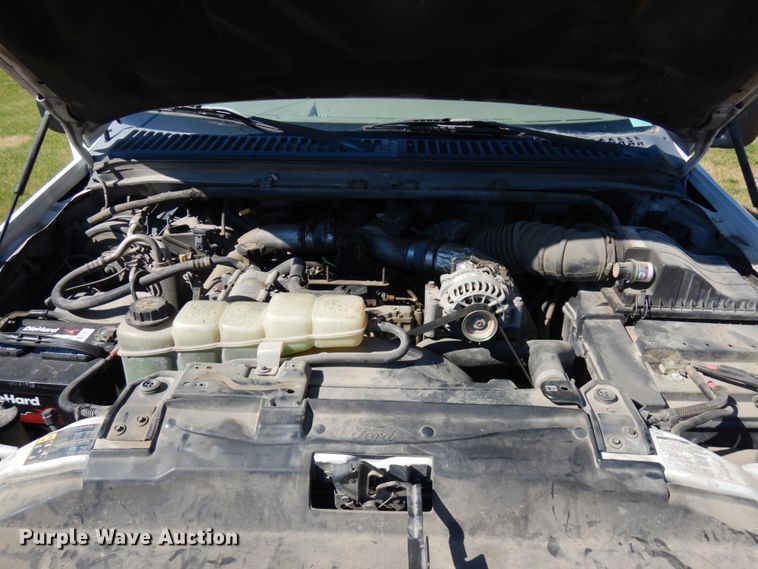 image for item IL9838 2002 Ford F450  bucket truck