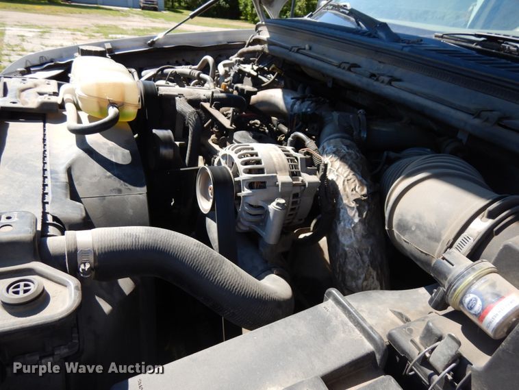 image for item IL9838 2002 Ford F450  bucket truck