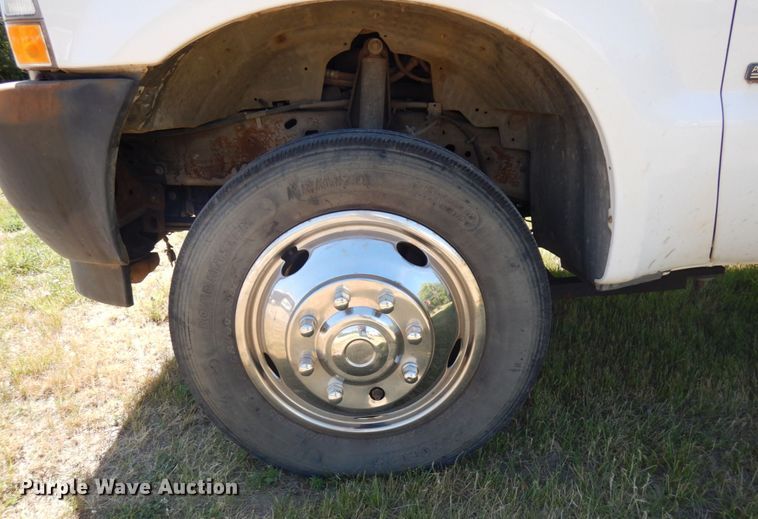 image for item IL9838 2002 Ford F450  bucket truck