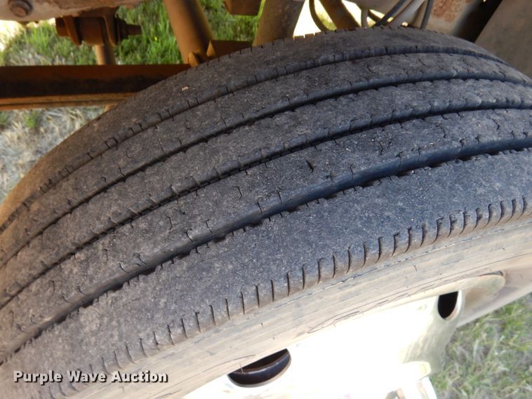 image for item IL9838 2002 Ford F450  bucket truck