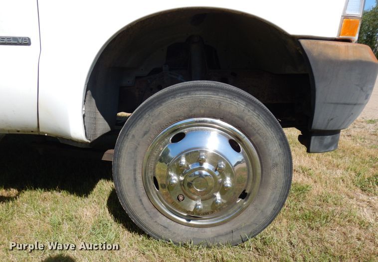 image for item IL9838 2002 Ford F450  bucket truck