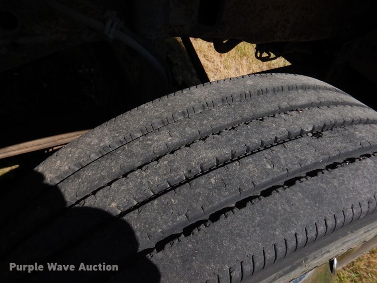 image for item IL9838 2002 Ford F450  bucket truck