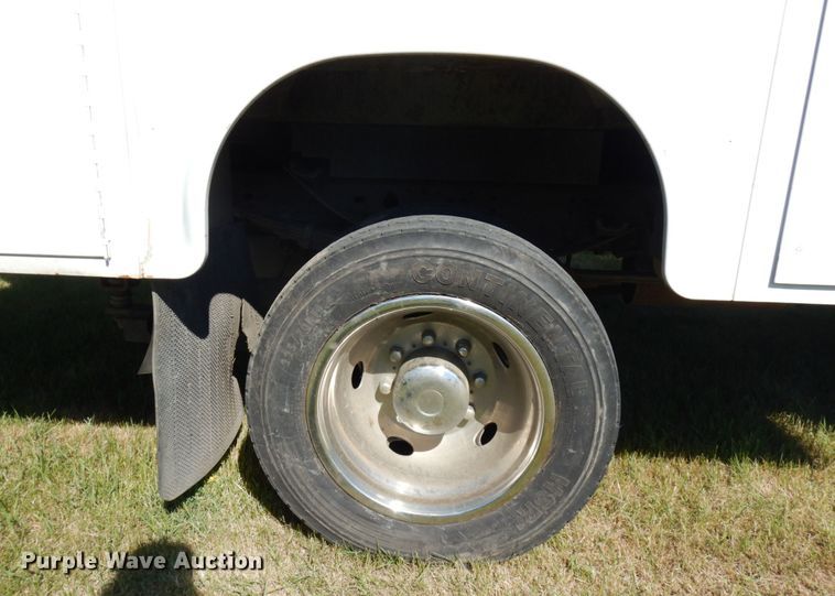 image for item IL9838 2002 Ford F450  bucket truck