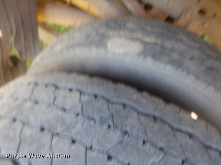 image for item IL9838 2002 Ford F450  bucket truck