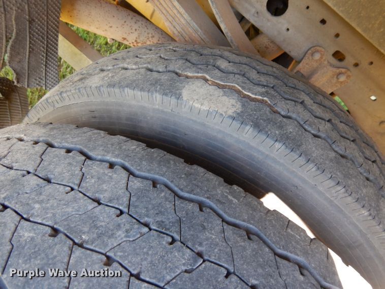 image for item IL9838 2002 Ford F450  bucket truck