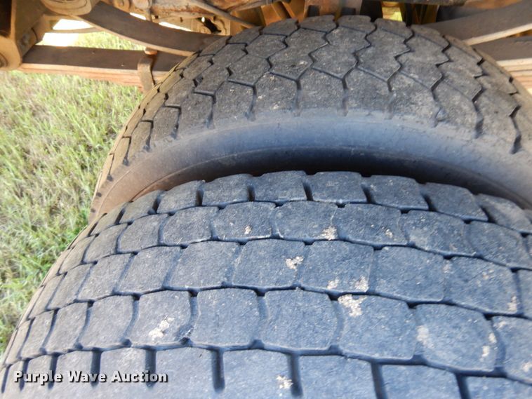 image for item IL9838 2002 Ford F450  bucket truck