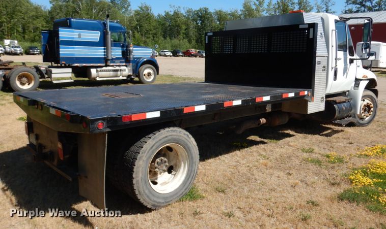 image for item IL9839 2008 International 4300  flatbed truck