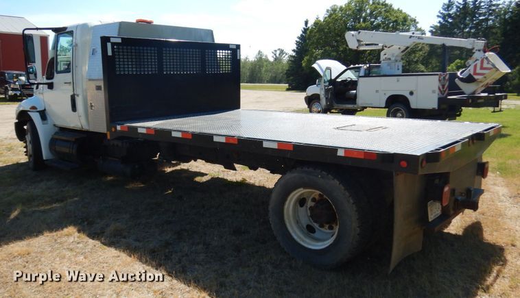 image for item IL9839 2008 International 4300  flatbed truck