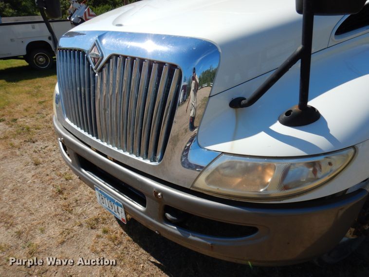 image for item IL9839 2008 International 4300  flatbed truck