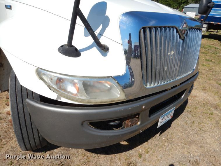 image for item IL9839 2008 International 4300  flatbed truck