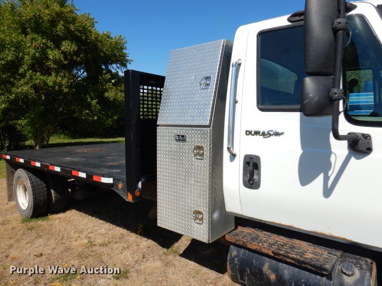 image for item IL9839 2008 International 4300  flatbed truck