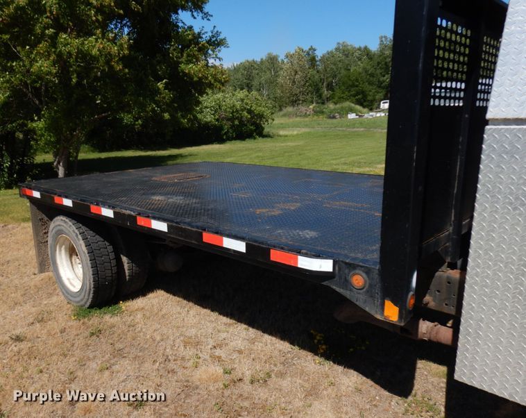 image for item IL9839 2008 International 4300  flatbed truck