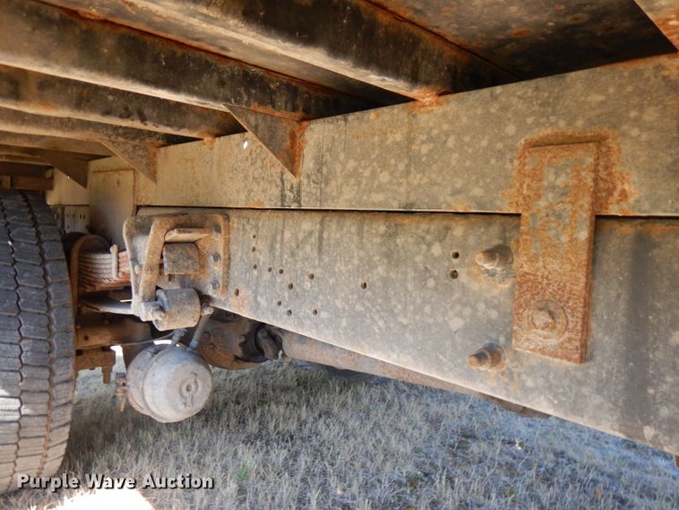 image for item IL9839 2008 International 4300  flatbed truck