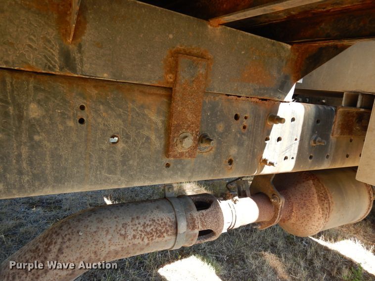 image for item IL9839 2008 International 4300  flatbed truck