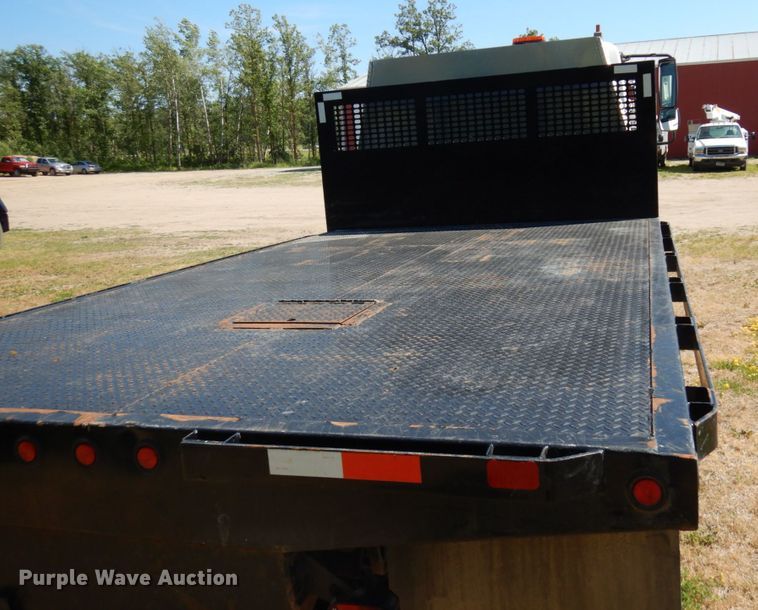 image for item IL9839 2008 International 4300  flatbed truck