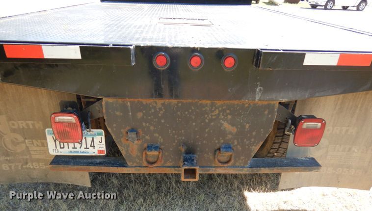 image for item IL9839 2008 International 4300  flatbed truck