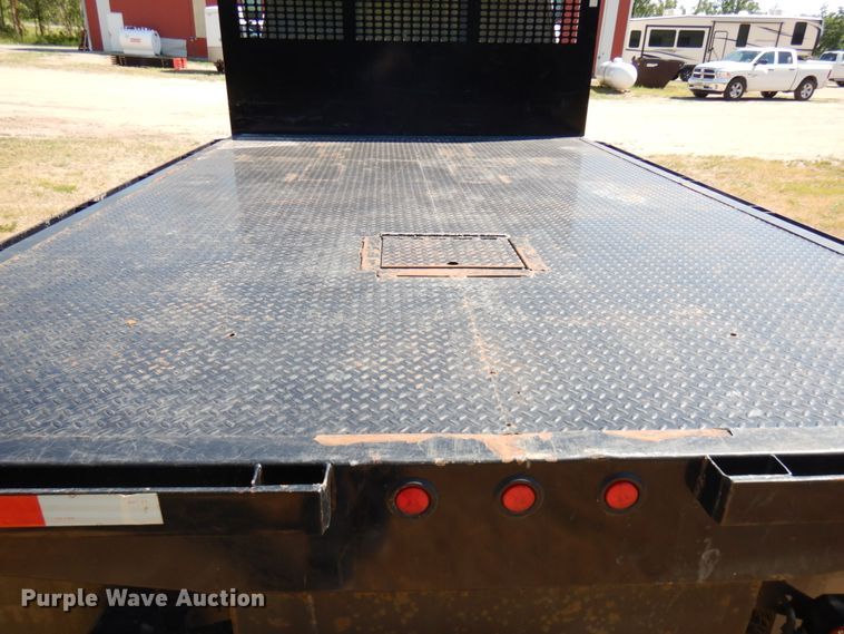 image for item IL9839 2008 International 4300  flatbed truck