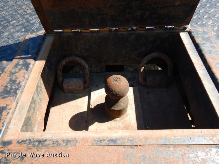 image for item IL9839 2008 International 4300  flatbed truck