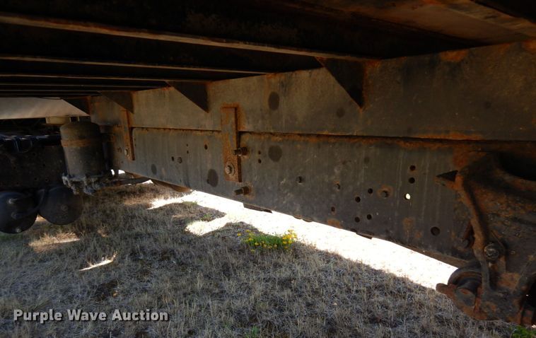 image for item IL9839 2008 International 4300  flatbed truck