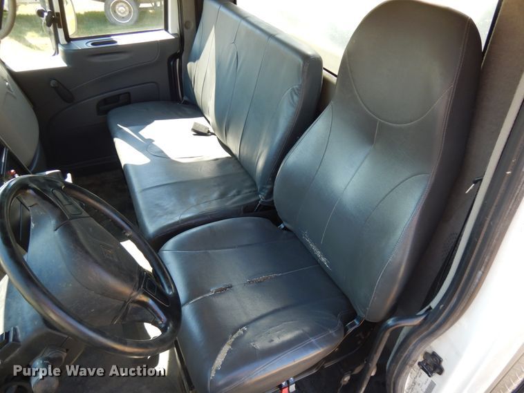 image for item IL9839 2008 International 4300  flatbed truck