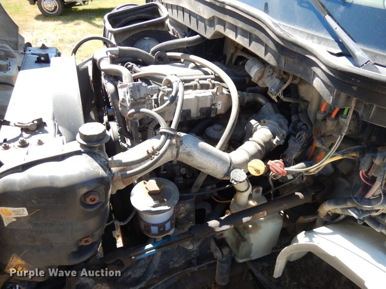 image for item IL9839 2008 International 4300  flatbed truck