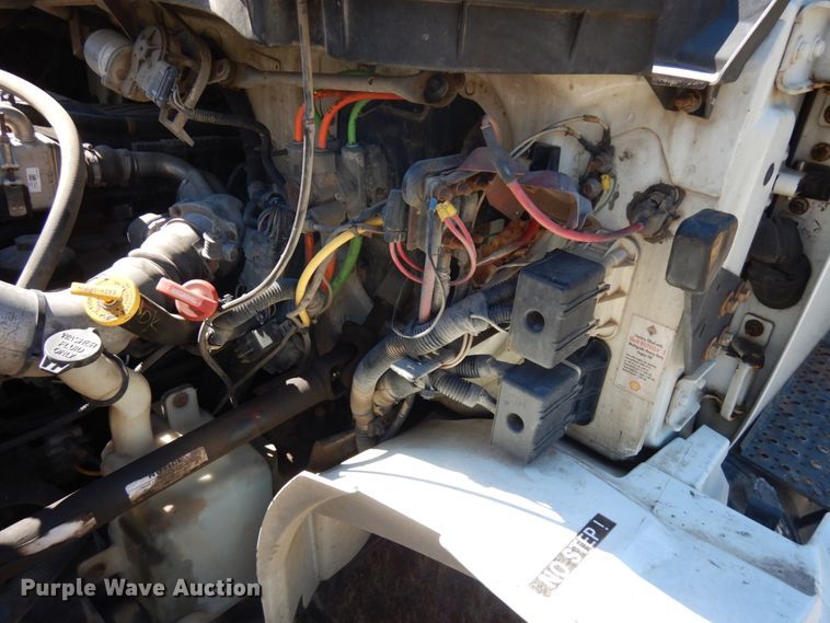 image for item IL9839 2008 International 4300  flatbed truck