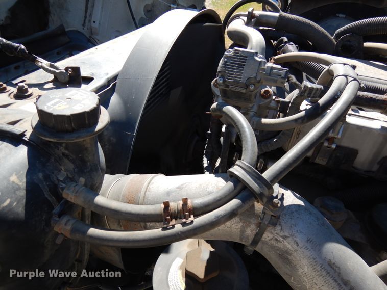 image for item IL9839 2008 International 4300  flatbed truck