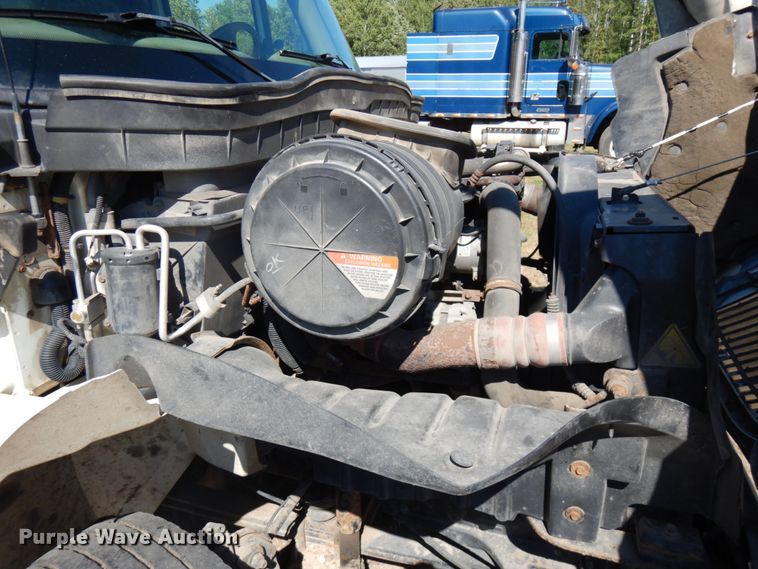 image for item IL9839 2008 International 4300  flatbed truck