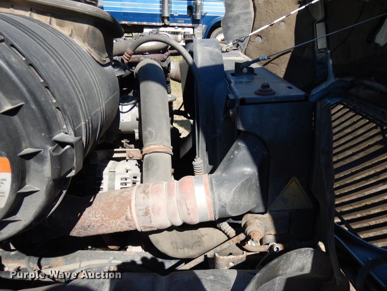 image for item IL9839 2008 International 4300  flatbed truck