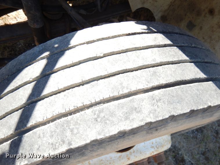 image for item IL9839 2008 International 4300  flatbed truck