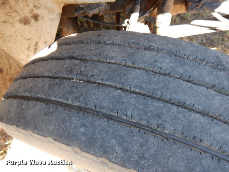 image for item IL9839 2008 International 4300  flatbed truck