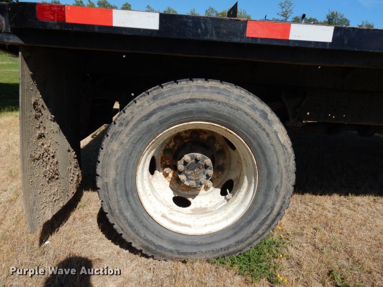 image for item IL9839 2008 International 4300  flatbed truck