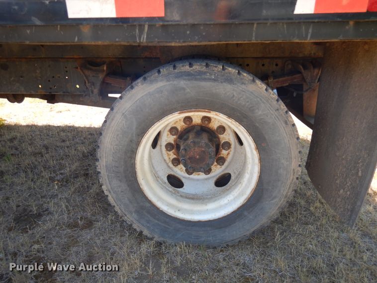 image for item IL9839 2008 International 4300  flatbed truck