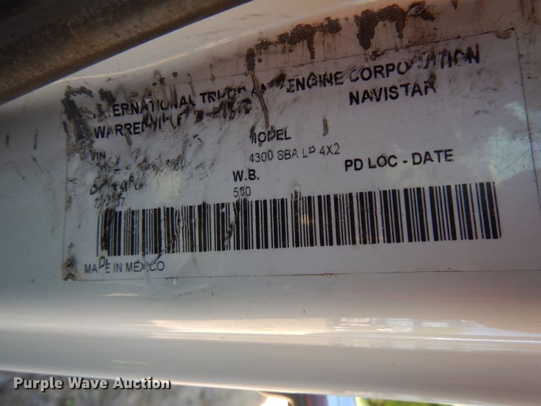 image for item IL9839 2008 International 4300  flatbed truck